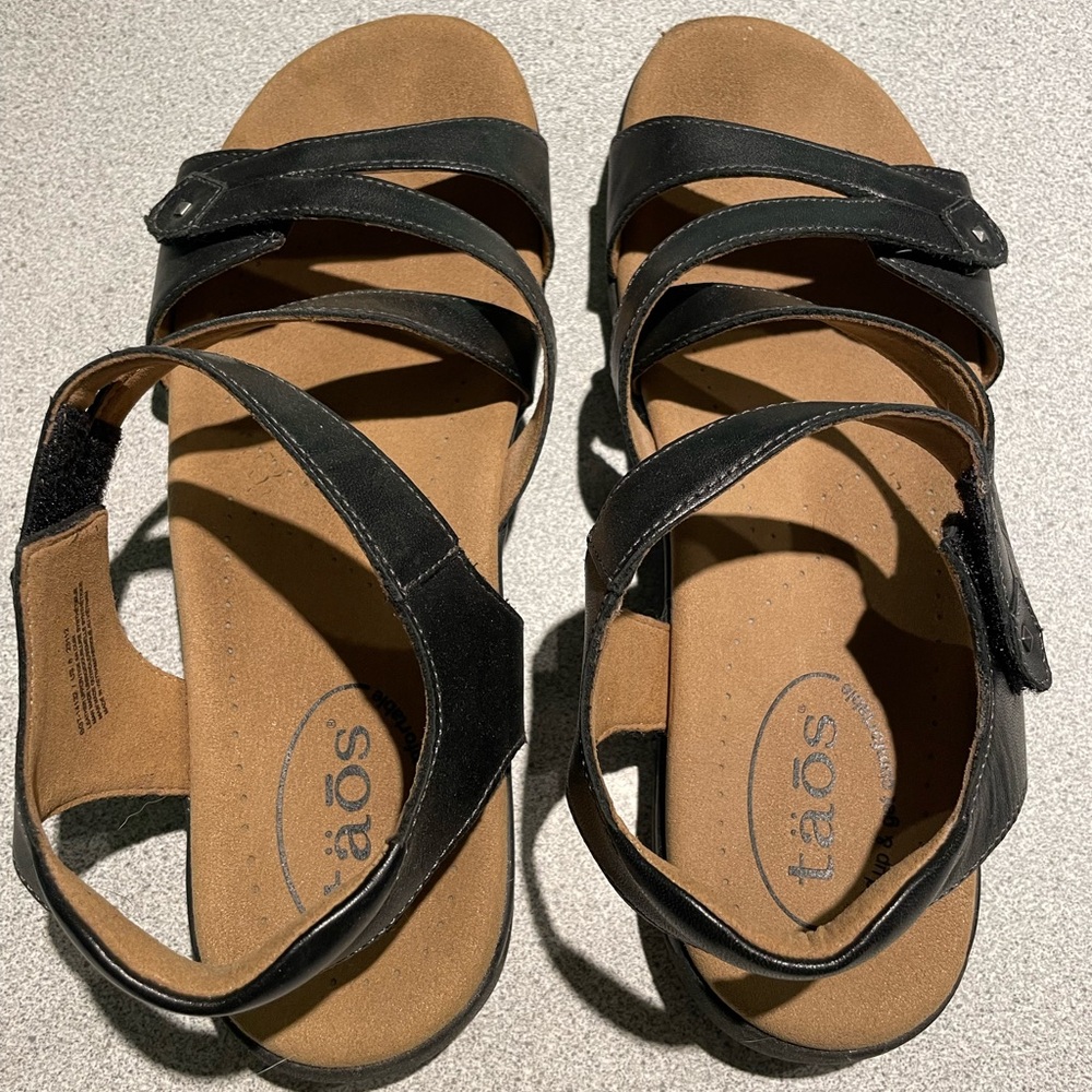 Taos Footwear Black Sandals with Adjustable Straps